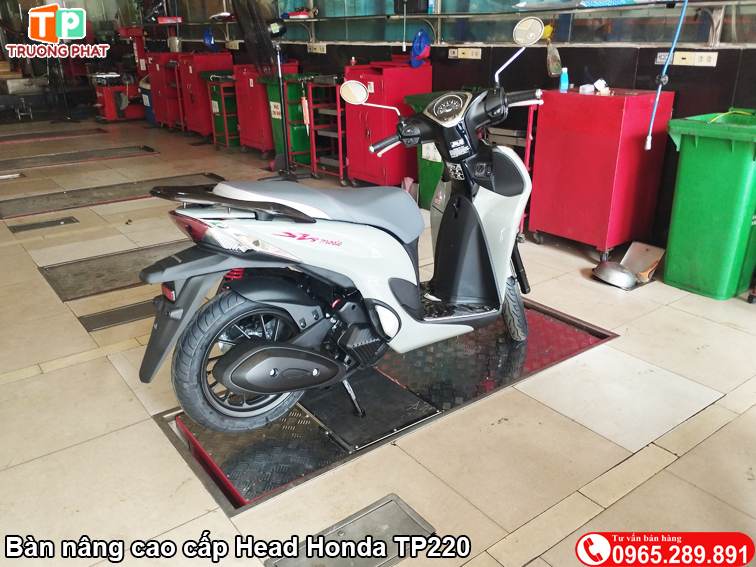 Bàn nâng xe máy âm nền
