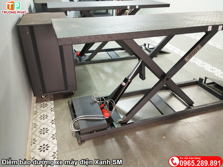 Bàn nâng xe máy điện Vinfast