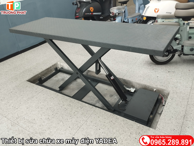 Bàn nâng cửa hàng xe điện YADEA