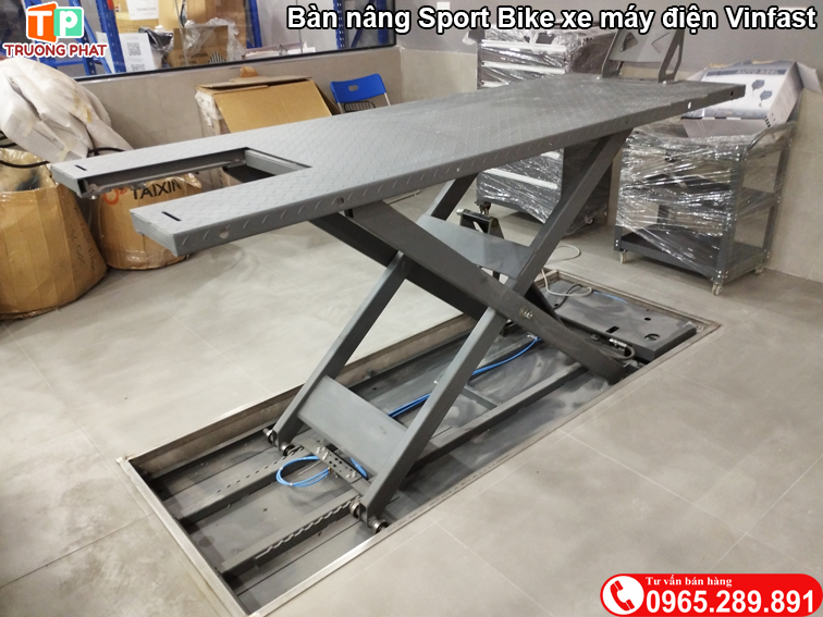 Bàn nâng 600kg xe máy điện Vinfast